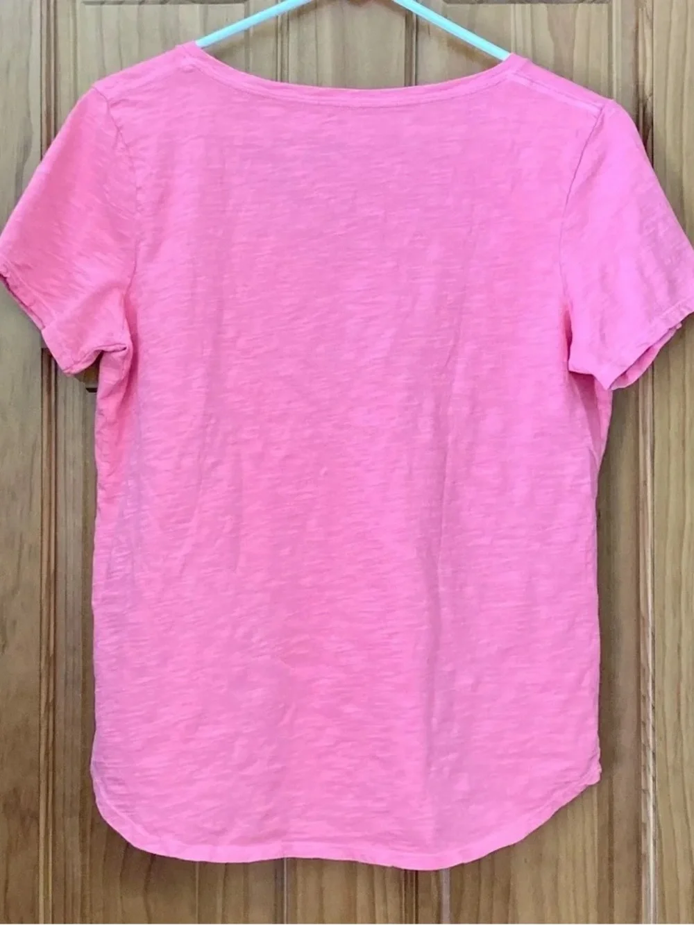 Classic V-Neck Short Sleeve Top in Pink
